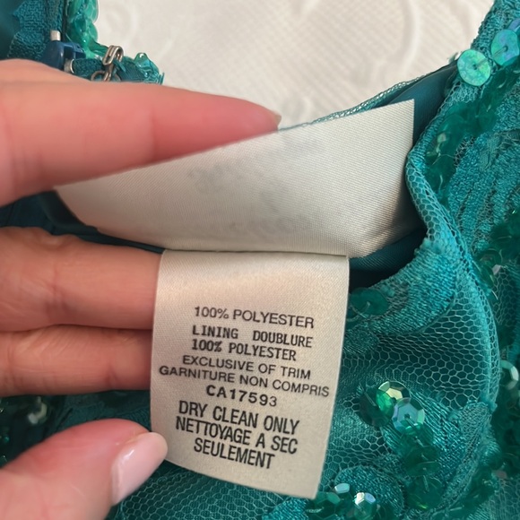 Women’s Matching Top & Skirt Set & Hat - Picture 8 of 14